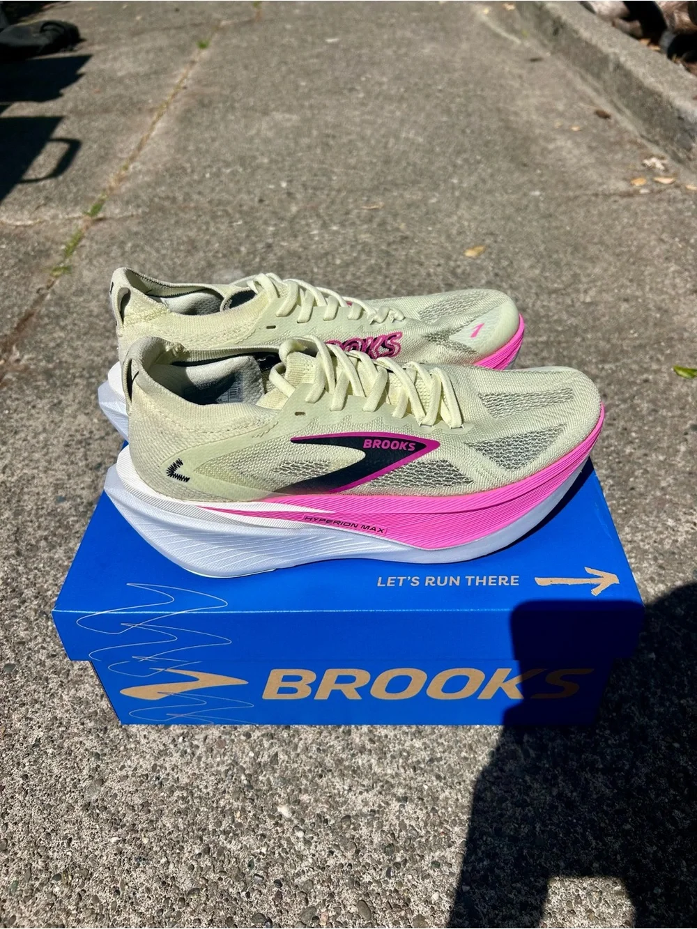 Brooks Hyperion Max 3 Women’s size 8, in like new condition!